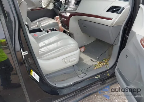 2012 Toyota Sienna Xle V6 8 Passenger z USA, uszkodzony, nr VIN 5TDYK3DC8CS196614